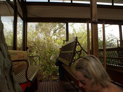 Zur Vorbereitung auf die Rückfahrt gehört die Rückenlehnen in die Fahrtrichtung umzulegen