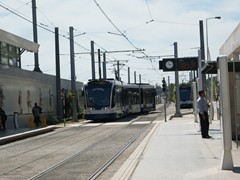 Eine Bahn kommt aus der Wendeanlage