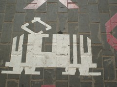 Überall auffällige Piktogramme auf dem Boden