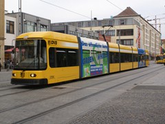Die fast längste Straßenbahn der Welt ist ein 41 Meter langer NGT8DD