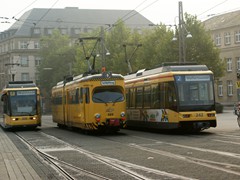 Parade am Hauptbahnhof mit Wagen 308, dem Schleifzug und GT8-70D/N Wagen 242