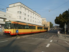 ...in das Straßenbahnnetz....