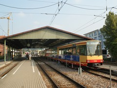 Hier die schöne Bahnhofshalle....
