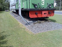 Interessante Befestigung der Oberleitungsmasten