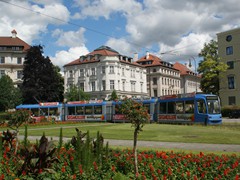 R3.3 2205 umrundet den Karolinenplatz