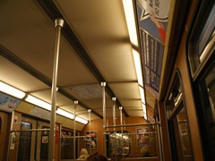 Die gediegene Innenenrichtung eines Typ-A Zuges