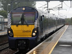 ...Class 334 nach Edinbourgh Wavely