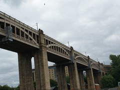 Eine weitere Brücke komplettiert den Ring