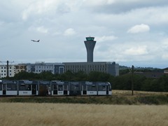 Die Nähe zum Airport ist unverkennbar