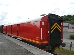 Am Postbahnsteig steht dieser Postwagen der Royal mail
