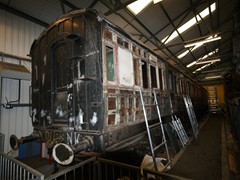 Auch Reisezugwagen in Holzbauweise wollen aufgearbetet werden.