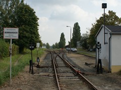 ...zum Bahngelände führt