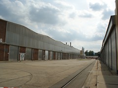 Der Platz zwischen den Montagehallen.....