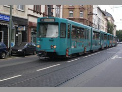 Ein Ptb Zug kurz vor dem Erreichen der alten Station Musterschule