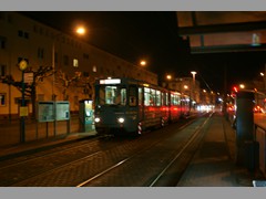 Die aufgegebene Station Eckenheimer Landstraße / Marbachweg bei Nacht