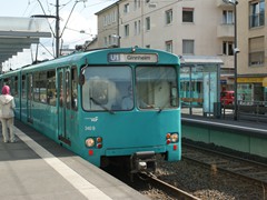 Die nächste Station ist dann auch schon oberirdisch,- Dornbusch.