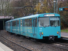Direkt hinter der Station Heddernheimer Landstraße beginnt der Tunnel zur Station Nord-Zentrum,- früher hieß sie Nordweststadt.