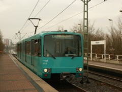 Die Station Niddapark wurde erst 1989 anlässlich der BUGA fertiggestellt. Die nächste Station ist dann...