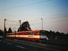 Einst ein alltägliches Bild, ein U1 Drilling der Linie A1 auf der Maybachbrücke