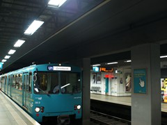 ...zwei Stationen weiter Miquel-Adickes Allee