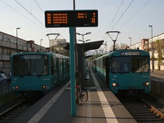 "Zurück in der Zukunft". Nun ist es soweit, auf der Linie U6 sind U-3 Wagen unterwegs, verstärkt durch einen Kurs der aus einer U-2 Wagen Garnitur besteht