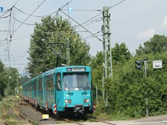 Dieser Zug kommt aus der Wendeanlage.Links der Abzweig des Betriebsgleises zur Stadtbahn Zentralwerkstatt.