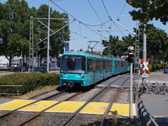 Aus Enkeim kommend. Einfahrt in die Station Kruppstraße