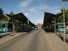 Die Endstation Enkheim. Hier ist ein direkter Umstieg in die Busse möglich.