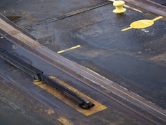 Im Bereich der Stufen hat auch das Gleis zur Rückführung der Loks eine Zahnstange