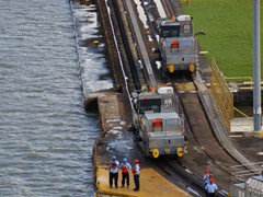 So ein Kreuzfahrtschiff ist auch für die Jungs vom Kanal nicht alltäglich