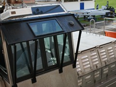 Hier sind die Hebel zum Bedienen der Seilwinden zu erkennen.