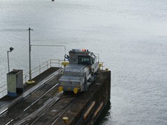 Der Schalter an dem Galgen dient dazu, dass der Lokführer die Weiche stellen kann um auf das andere Gleis zu wechseln.