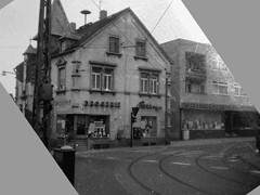 Die nächste Station war die Haltestelle Weilbrunnstraße. Hier biegt die Strecke von der Homburger Landstraße in die Weilbrunnstraße ab