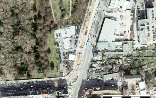 Auf dem Luftbild ist der Beginn der geplanten Trasse in Form des Grundstücks auf dem ein Autohaus residiert gut zu erkennen.