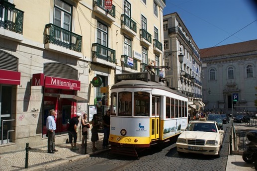bevor der Einholmstromabnehmer abgesenkt wird