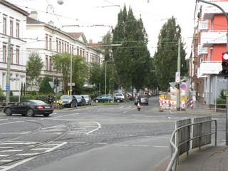 Die Bilder vom August 2010 zeigen die betroffenen Straßen in ihrem heutigen Zustand.