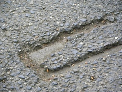 Nur wenn man genau hinschaut findet man noch Spuren einer Straßenbahn in der oberen Siesmeyerstraße