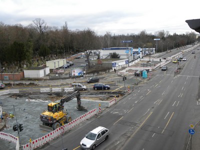 Bauarbeiten für “die Linie 18 zum Gravensteiner Platz in der Friedberger Landstr. Ecke Rat-Beil Str.