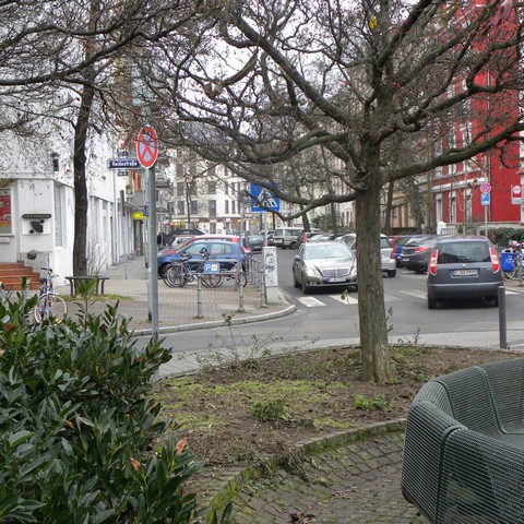Bornhheimer Ldstr. Blick Richtung Osten mit Vorgärten