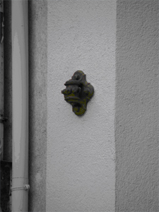 Wandrosette am Eckhaus Grüneburgweg 27