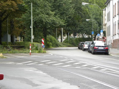 Fotos zeigen die heutigen Situation an dieser Stelle. in der Wittelsbacher Allee